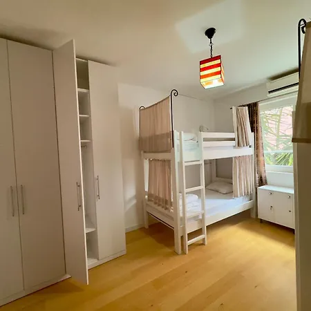 Trip'n'hostel Chill Zone אכסניה טיראנה