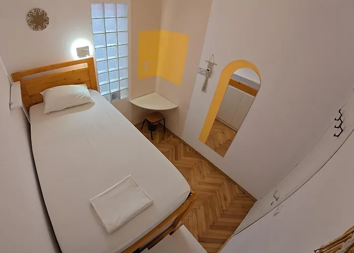 Trip'n'hostel Chill Zone 旅馆 地拉那